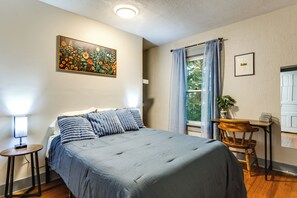 Room - Walk to University & Hospital! Inviting Dayton Gem (Dayton)