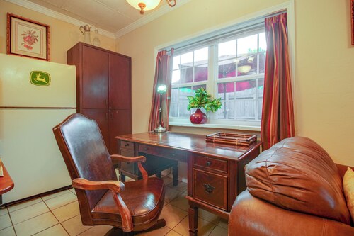 1 Mi to UAFS! Quiet & Cozy Apt w/ Fenced Yard