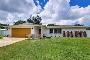 A single-story house with a garage, a front porch, and a well-maintained lawn. - Mid-Term Stay in Sarasota! Home w/ Pool & Hot Tub (Sarasota)
