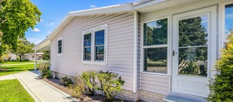 Yard & Screened Porch! Villages Escape