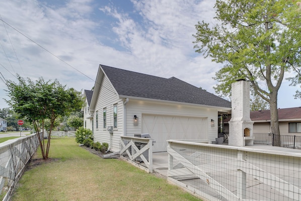 Exterior - Walkable Rose District Retreat! 15 Mi to Tulsa (Broken Arrow)