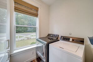 Interior - Walkable Rose District Retreat! 15 Mi to Tulsa (Broken Arrow)