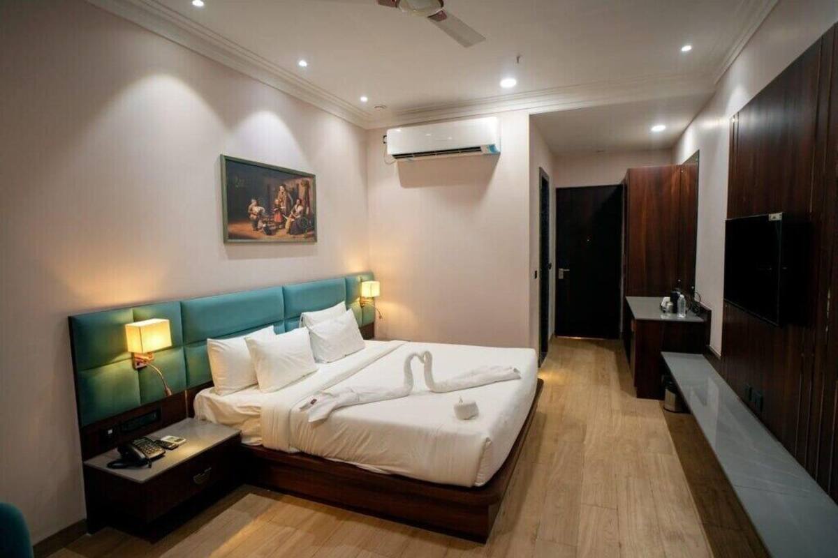 Deluxe Room | Desk, laptop workspace, WiFi (free)