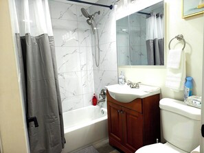 Hair dryer, towels, soap, toilet paper - Beautifully Renovated 2BR Renton Home Near Lake Washington, Seattle & Bellevue (Renton)