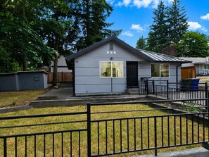 Exterior - Beautifully Renovated 2BR Renton Home Near Lake Washington, Seattle & Bellevue (Renton)