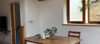 Pretty period house in heart of Summertown.