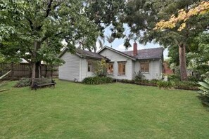 Unclassified image, 5 of 21, button - Spacious & Secure Family Living in Coveted Hampton Locale (Hampton)