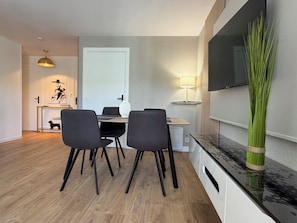 Dining - Vrbo Property (Villers-sur-Mer)