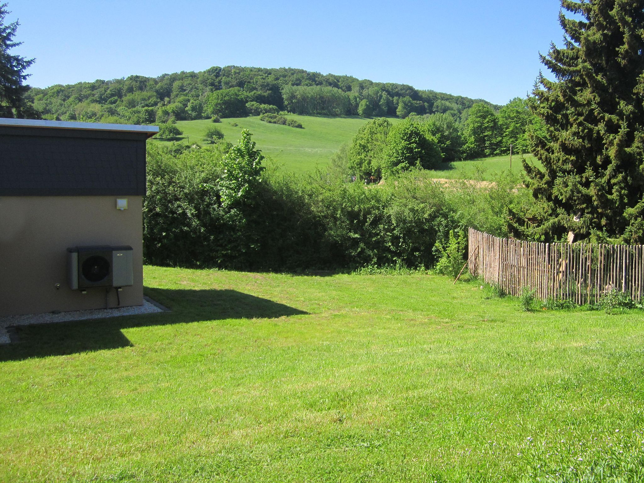 Wiese hinter dem Ferienhaus