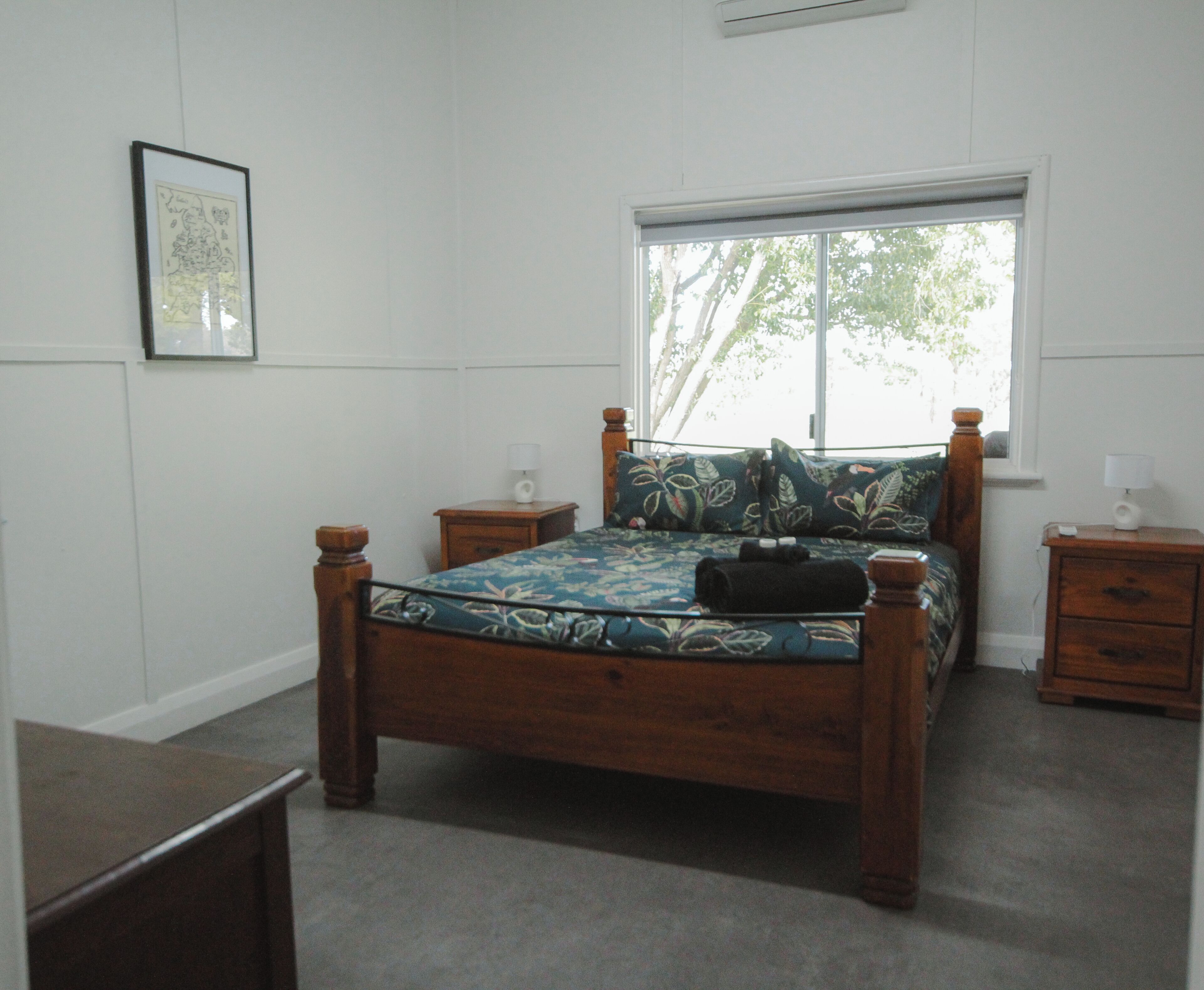4 habitaciones, tabla de planchar con plancha, wifi y ropa de cama 