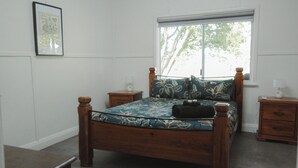 4 bedrooms, iron/ironing board, WiFi, bed sheets