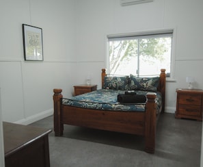 4 bedrooms, iron/ironing board, WiFi, bed sheets - Relax, Central & Breathe the Country Air (Benjinup)