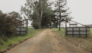 Property grounds - Relax, Central & Breathe the Country Air (Benjinup)