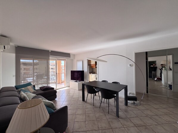 Living area - Vrbo Property (Beausoleil)