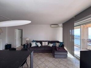 Living area - Vrbo Property (Beausoleil)