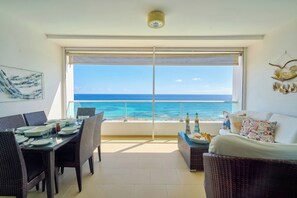 Outdoor dining - Beachfront 6th Fl | Amazing View | Full Kitchen (Juan Dolio)
