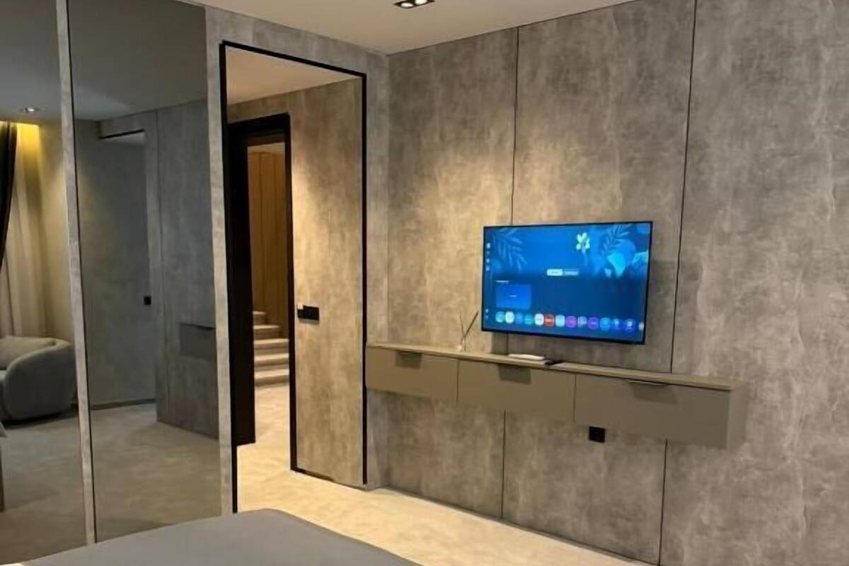 In-room safe, blackout curtains, soundproofing, free WiFi