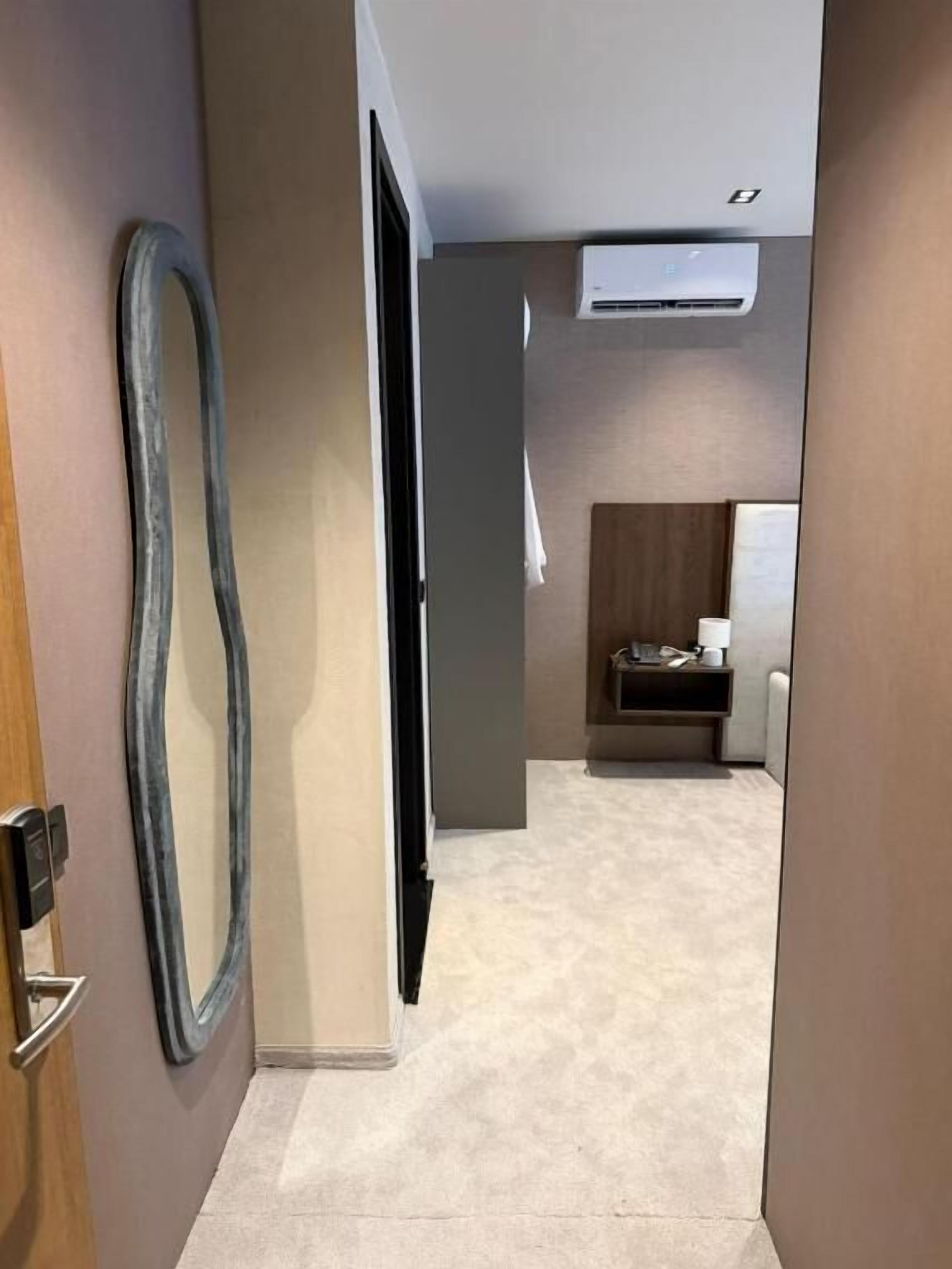 Doppelzimmer, Stadtblick | Badezimmer | Kostenlose Toilettenartikel, Shampoo, Toilettenpapier