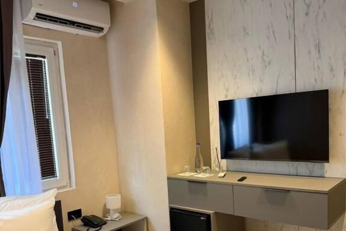 In-room safe, blackout curtains, soundproofing, free WiFi