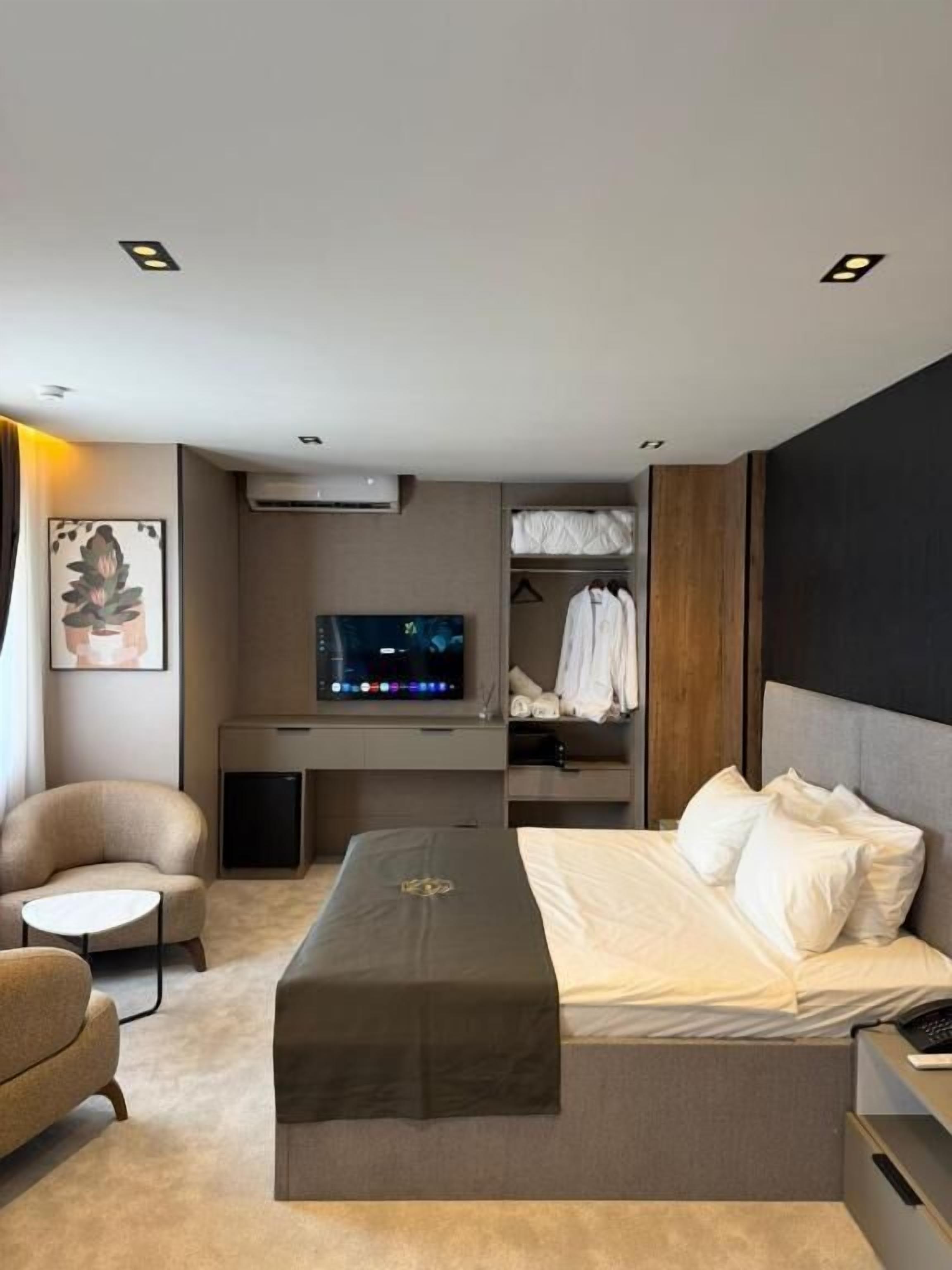Doppelzimmer, Balkon, Stadtblick | Zimmersafe, Verdunkelungsvorhänge, schallisolierte Zimmer
