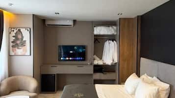 Doppelzimmer, Balkon, Stadtblick | Zimmersafe, Verdunkelungsvorhänge, schallisolierte Zimmer