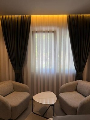 Living area - Fron Hotel (Prishtinë)