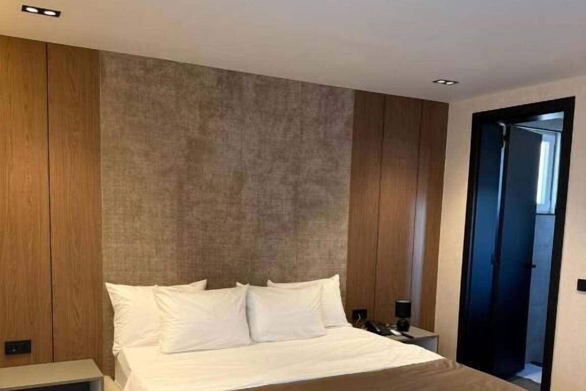 In-room safe, blackout curtains, soundproofing, free WiFi