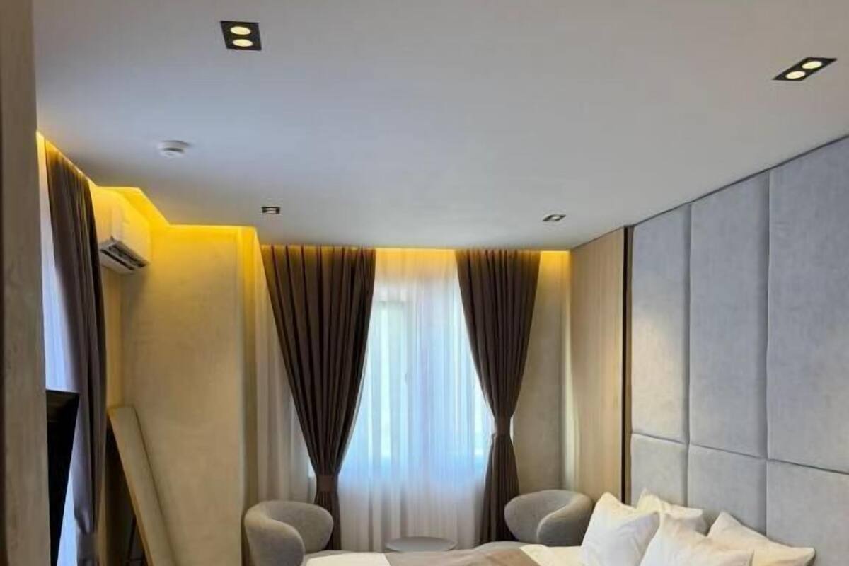 In-room safe, blackout curtains, soundproofing, free WiFi