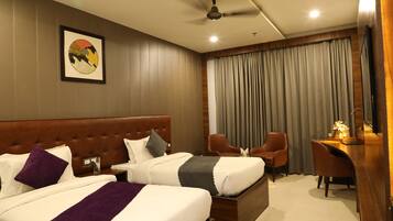 Premium Double or Twin Room | Desk, laptop workspace, soundproofing, WiFi (free)