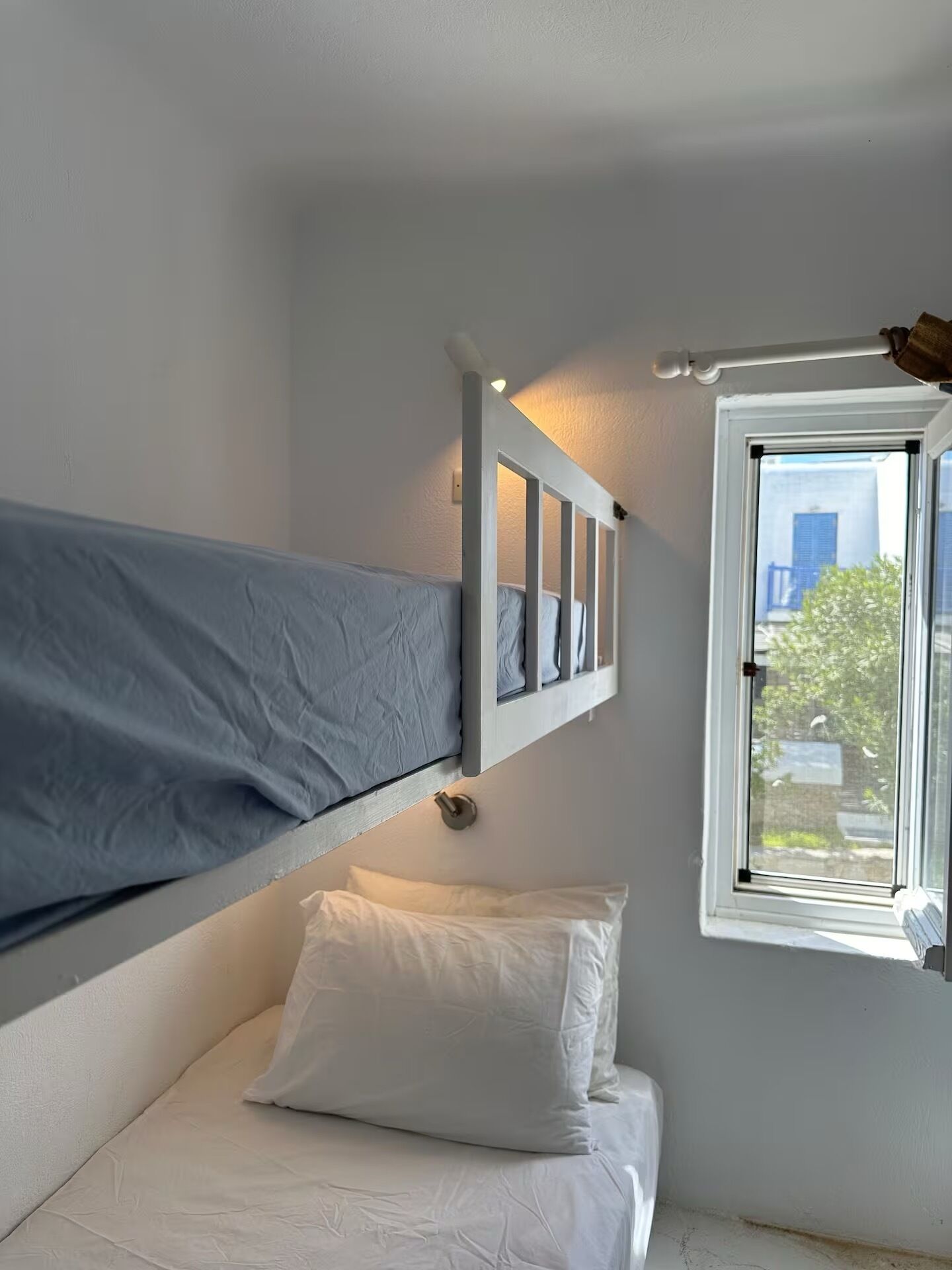 2 slaapkamers, een strijkplank/strijkijzer, internet, beddengoed