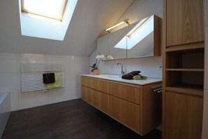 Bathroom - Oberhauser family home (Schoppernau)
