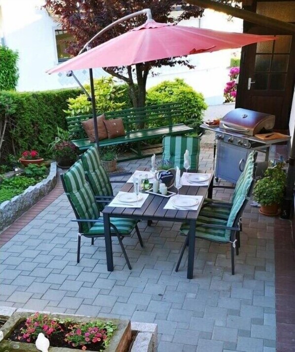 Outdoor dining - Holiday home in Seebach with barbecue (Seebach)