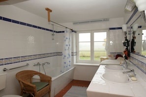 Bathroom - "Calf barn" on the Netzow estate by the lake (Templin)