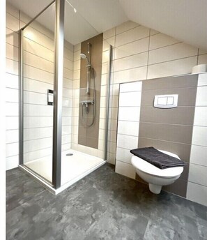 Bathroom - Harzlicht/Witches' Path || Hasselfelde (Hasselfelde)