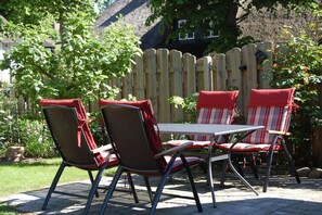 Outdoor dining - "At the Old Country House" (Nieblum)