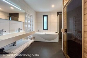 Bathroom - Holiday home in Winterberg with sauna (Winterberg)