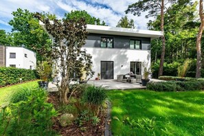 Exterior - Villa Without Limits (Glowe)