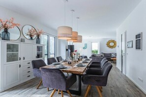 Dining - Villa Without Limits (Glowe)