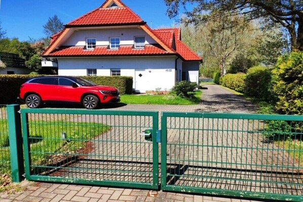 Property grounds - in Zingst - Baltic Sea 500 m (Zingst)