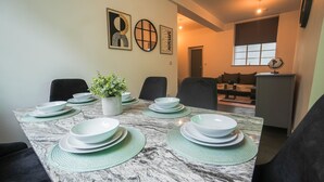 Dining - Sleeps8-familyfriendly-4bed-centralsheffield (Sheffield)