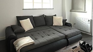 Living area - Sleeps8-familyfriendly-4bed-centralsheffield (Sheffield)
