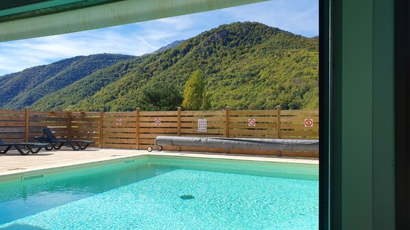 Pool - 🌟Charming apartment for 4–6 people with parking, a pool, and a terrace with a magnificent view - Arreau🌟 (Arreau)
