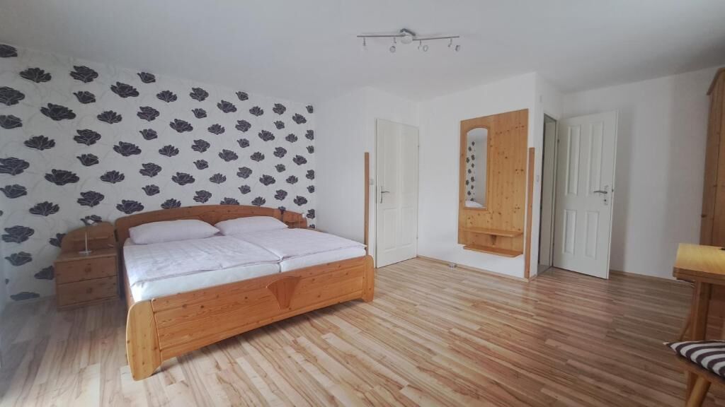 Tweepersoonskamer, balkon, uitzicht op bergen | Gratis wifi