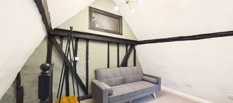 High Street | Boutique 2 Bedroom | Wi-Fi