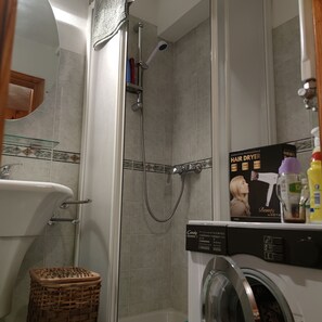 Bathroom - Vrbo Property (Morgex)