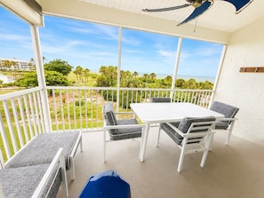 Outdoor dining - Beach Villa 2126: Rare 2-Story Gulf-Front Gem – Panoramic Views & Brand New Loft (Captiva)