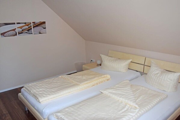 Room - Holiday home in Röbel with swimming pool (Röbel)