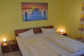 Room - Holiday home in Röbel with swimming pool (Röbel)