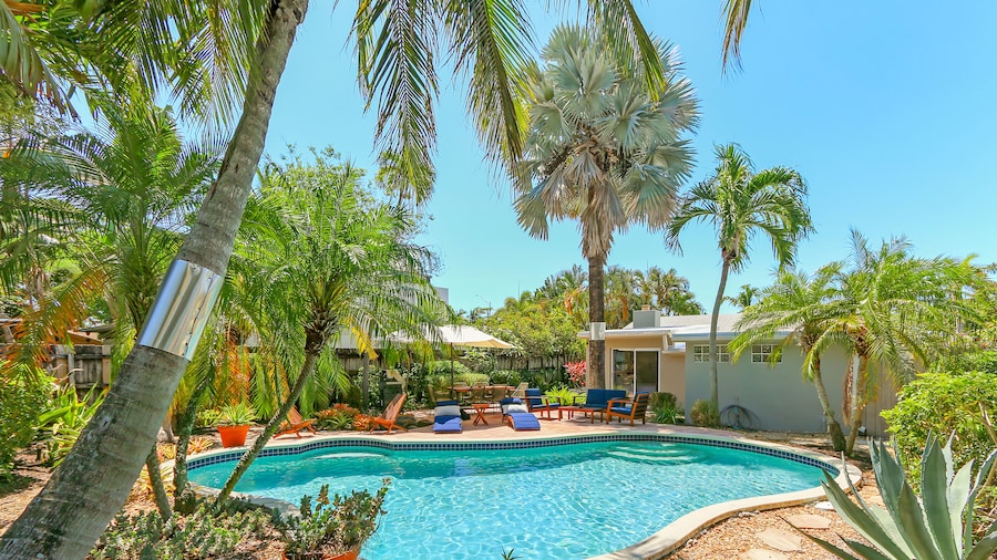 Ventur Escapade Heated Pool Guesthouse