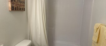 Spacious 3-Bedroom, 3-Bathroom Cabin Getaway